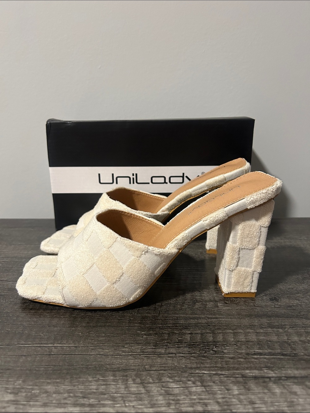 Unilady NIB Women's Cream Checked block heels